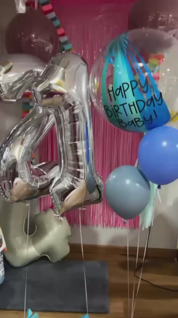 Bouquet con números, burbuja y globos de látex